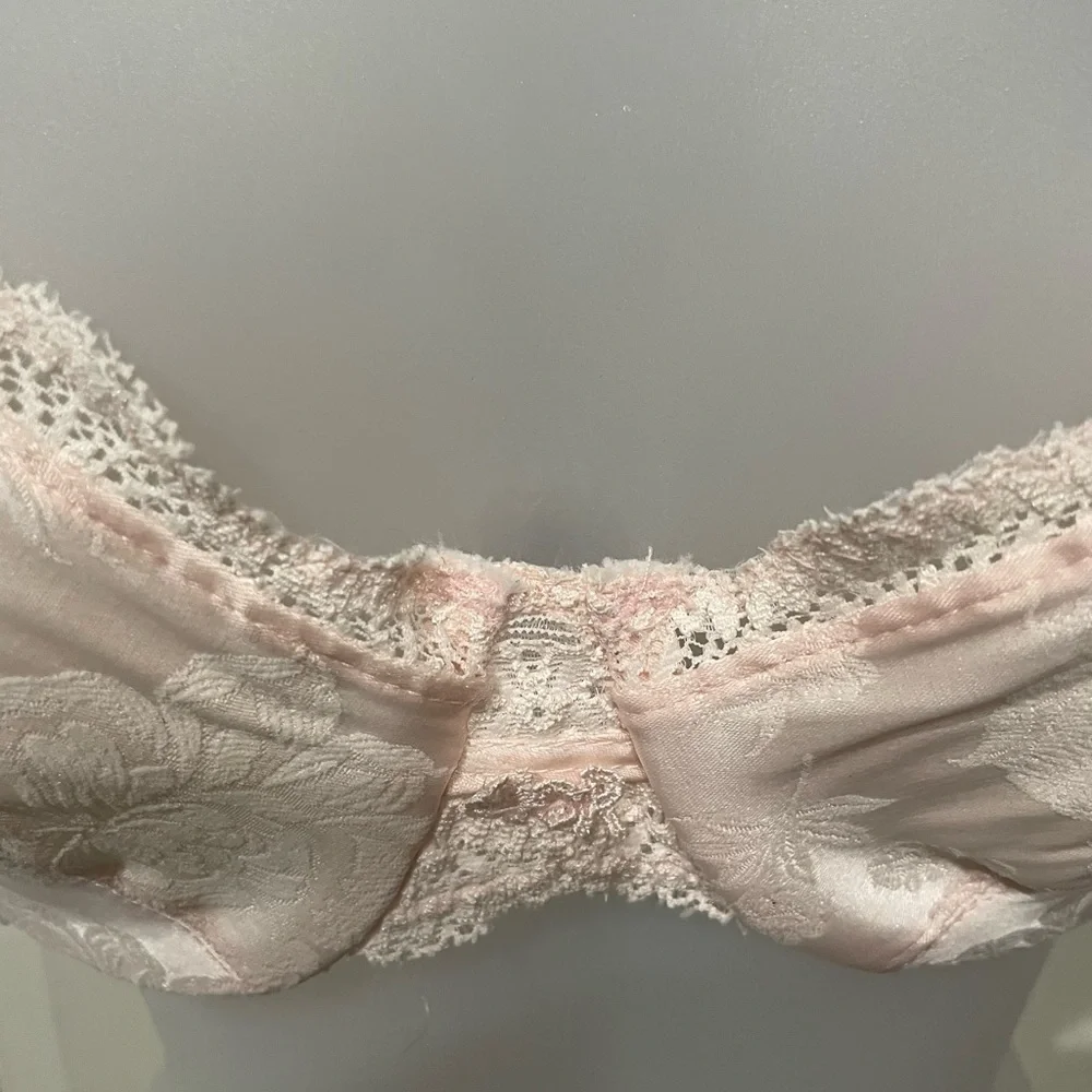 Delicate Lace Trim Light Pink Underwire Bra